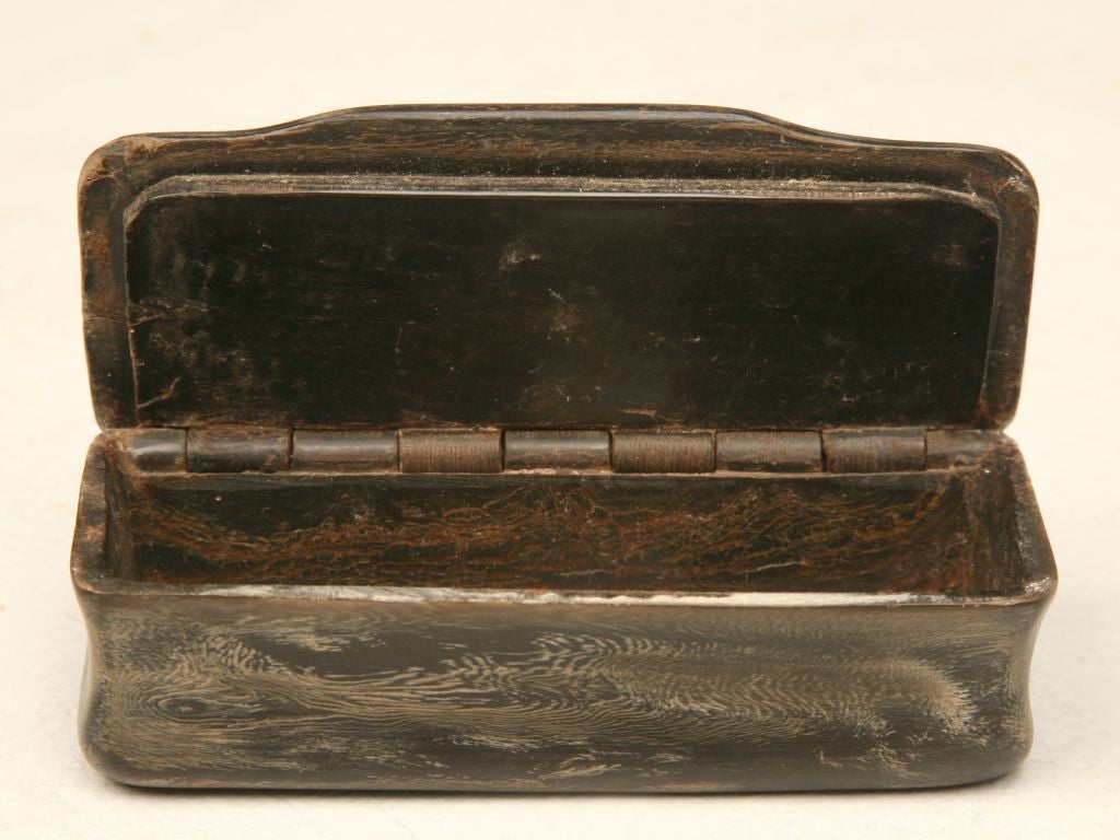 c.1880 Horn and Tortoise Veneer Snuff Box 1