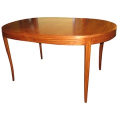 Ovale light mahagony dining table