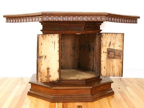 Italian Baroque Walnut Octagonal Table on Dias Base