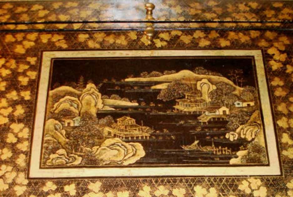 Elegant Chinese Export Lacquer Cabinet/Desk, Circa 1800 In Good Condition In New York, NY