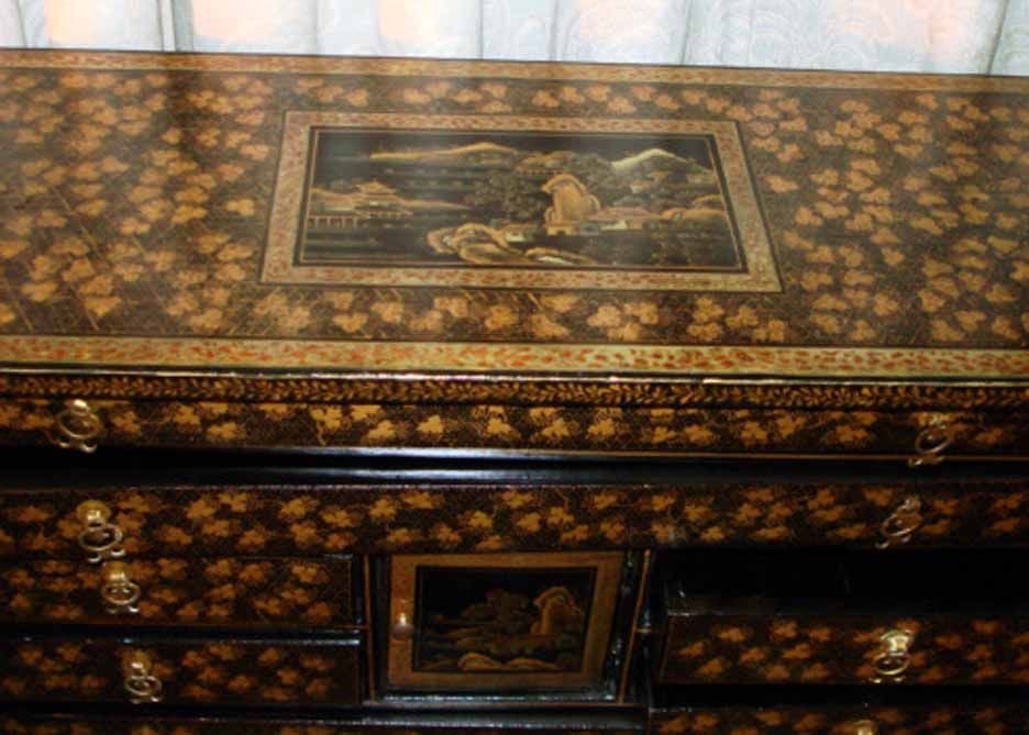 Elegant Chinese Export Lacquer Cabinet/Desk, Circa 1800 2