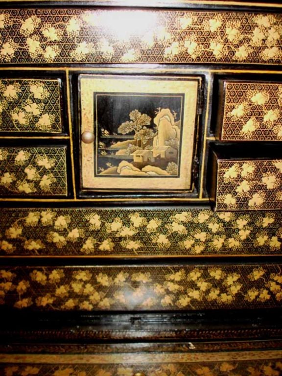 Elegant Chinese Export Lacquer Cabinet/Desk, Circa 1800 3