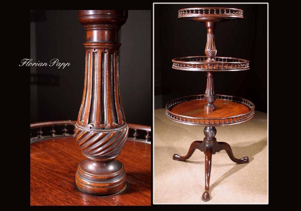 Stately Mid-Georgian Carved Mahogany Dumbwaiter, circa 1750 In Excellent Condition For Sale In New York, NY