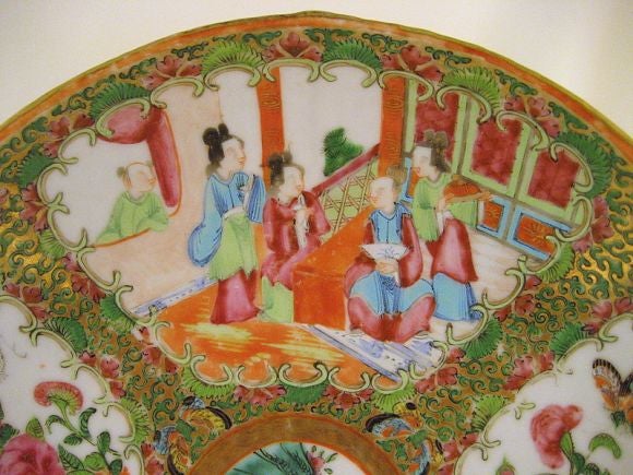 Chinese "Rose Medallion" Porcelain Shell Dish, c. 1830