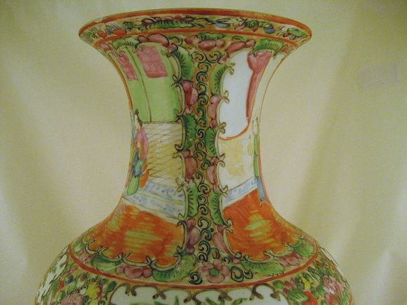 Large Chinese Rose Medallion Vase, c. 1870 For Sale 1