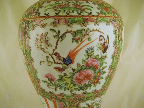 Large Chinese Rose Medallion Vase, c. 1870 For Sale 2