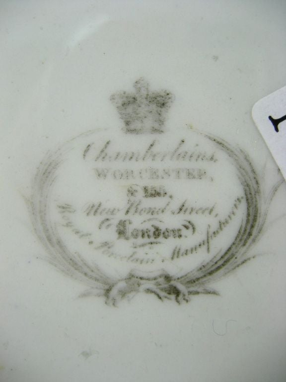 Enameled Chamberlain's Worcester Armorial Dinner Plate, c. 1820 For Sale