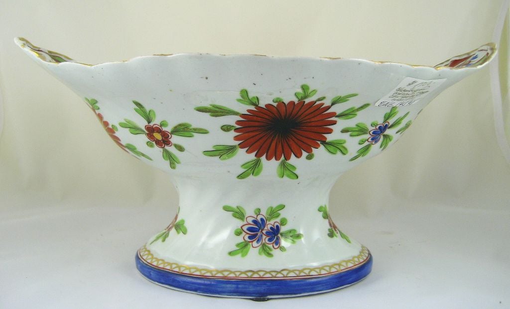 A Chamberlain's Worcester raised centerpiece, of a unique double spiral-fluted form, and a vibrant Imari-style painted design featuring stylized floral motifs and a central panel of a lion reserved by a blue border.<br />
<br />
The unique double