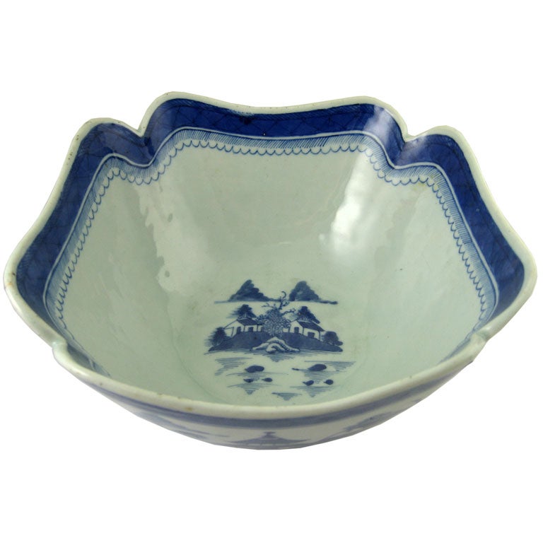 Chinese Blue & White Porcelain Salad Bowl, c. 1780 For Sale
