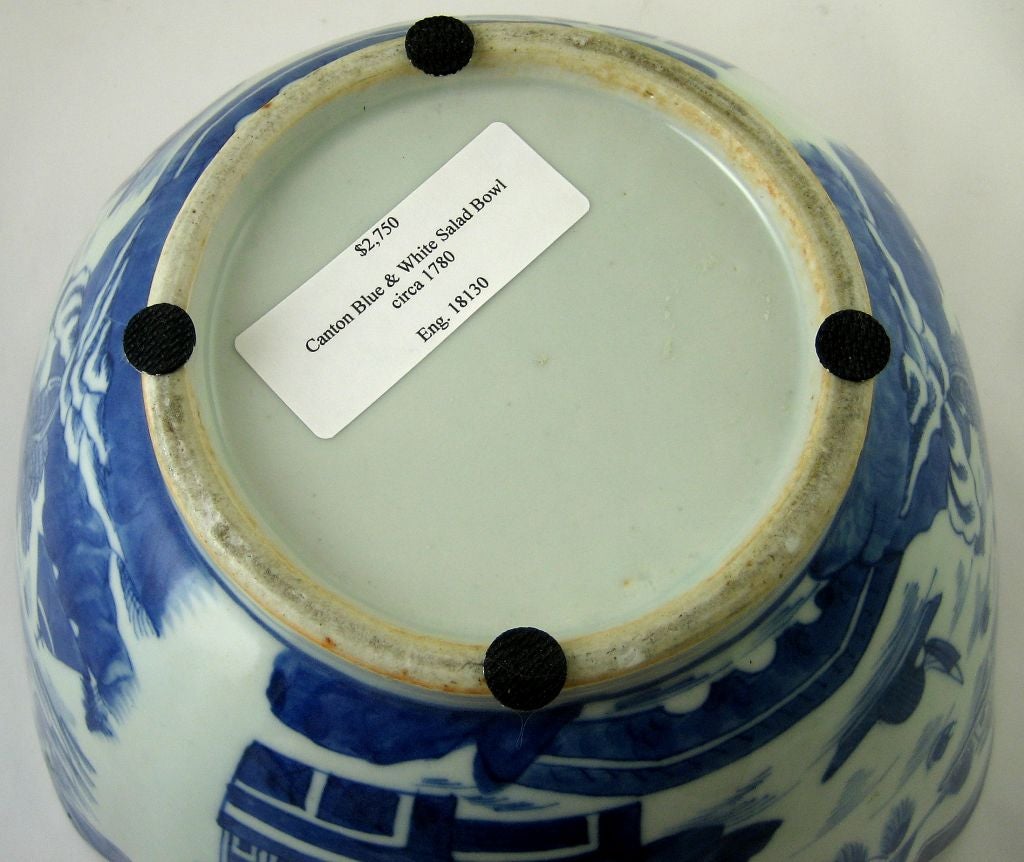 Chinese Blue & White Porcelain Salad Bowl, c. 1780 For Sale 2
