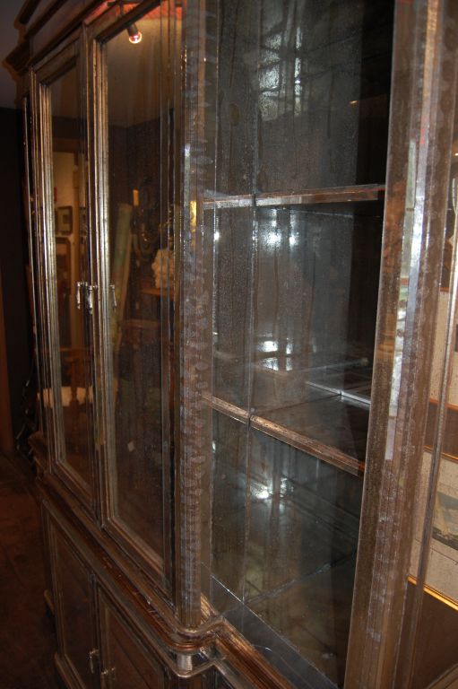 Mid-20th Century Mirrored Breakfront