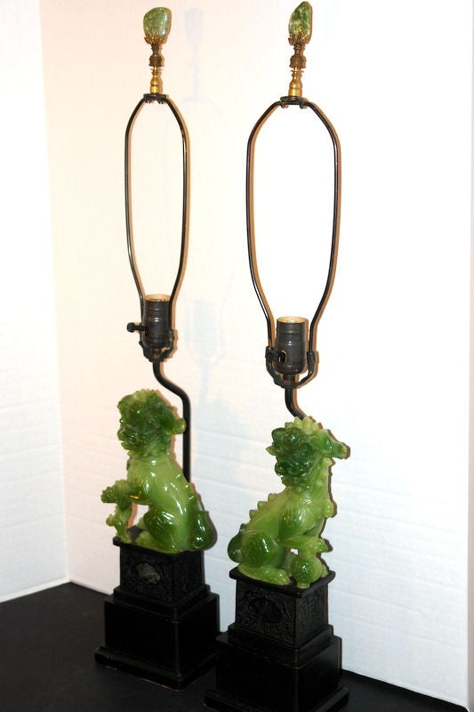 A pair of circa 1940 Italian table lamps in the shape of Foo dogs on pedestals. 15