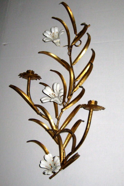 Pair of 1930's French gilt metal sconces with white painted flowers.

Measurements:
Height: 22