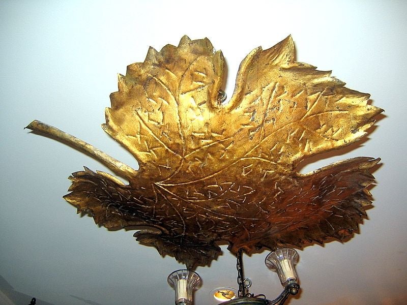 Leaf-shaped Light Fixture