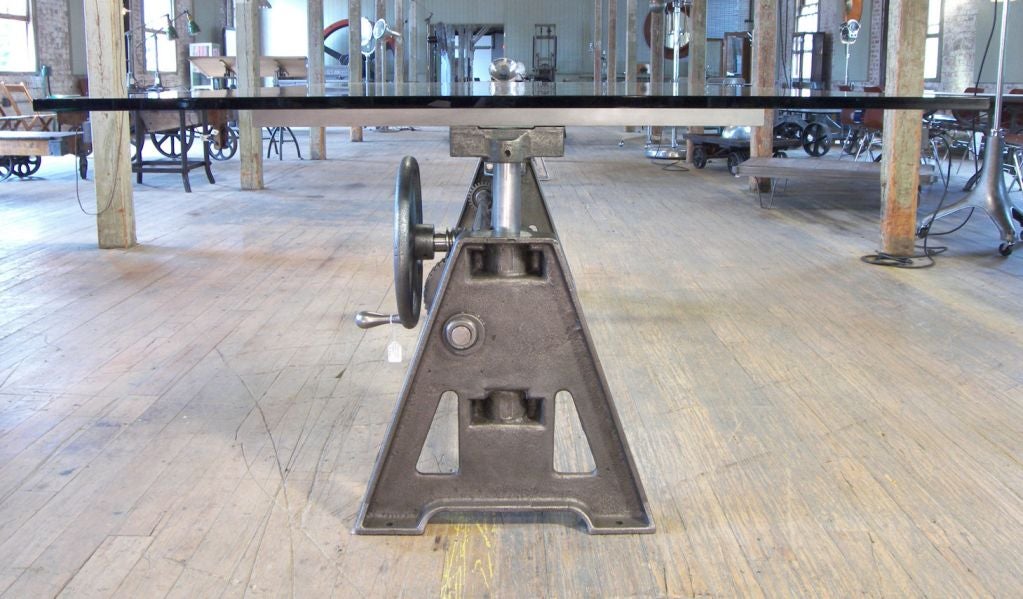 Cast-Iron Crank Table In Good Condition In Oakville, CT