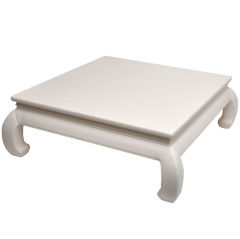 WHITE LACQUERED COFFEE TABLE