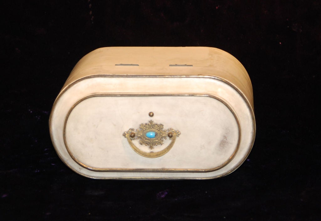 A Fine French Charles X Oval Box In Excellent Condition For Sale In Sheffield, MA