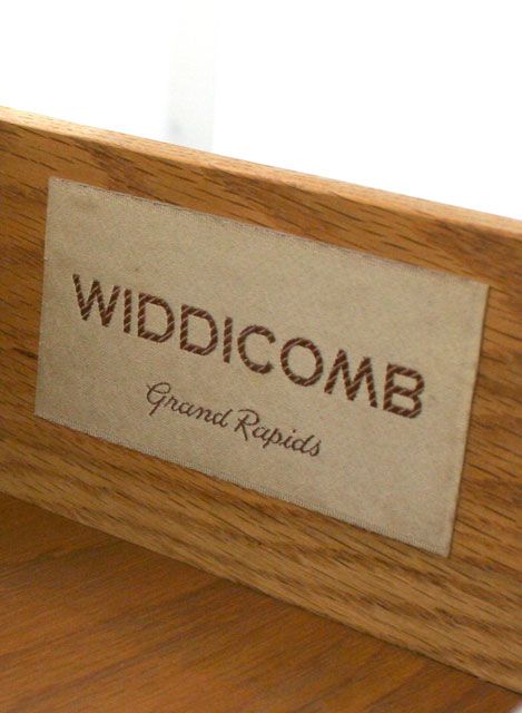 Mid-20th Century White Lacquer Nightstands by John Widdicomb