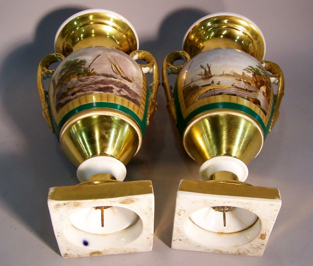 Peinture Paire d'urnes en porcelaine de Paris de style Louis XVI avec paysages:: vers 1780 en vente