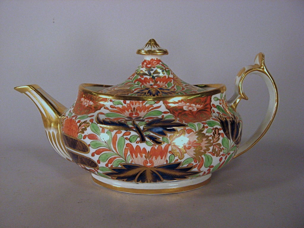 A very fine Chamberlain's Worcester porcelain Teapot & Cover, decorated with enamel & gilt decoration in the 
