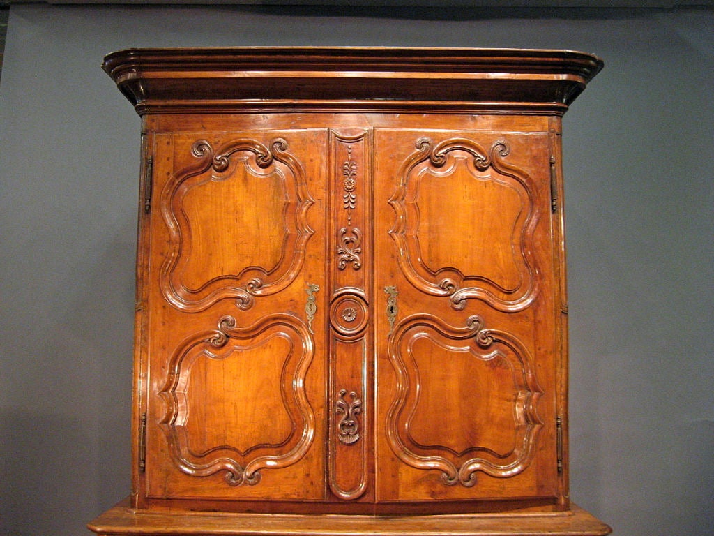 Régence Regence Period Buffet deux Corps in Walnut, France c. 1720 For Sale