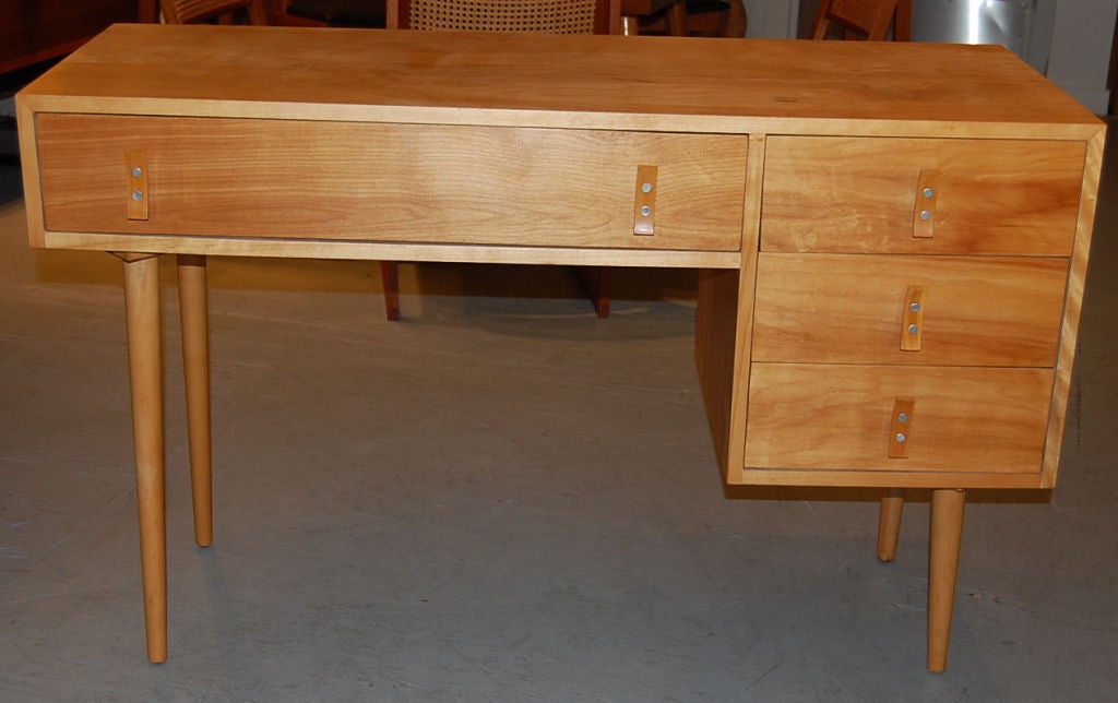 Early design by Stanley Young for Glenn of California birch wood desk, nice compact design wonderful for a space challenged room. Nicely mellowed birch, sculptural wood and aluminum pulls along with its minimalist design make for a useful accent