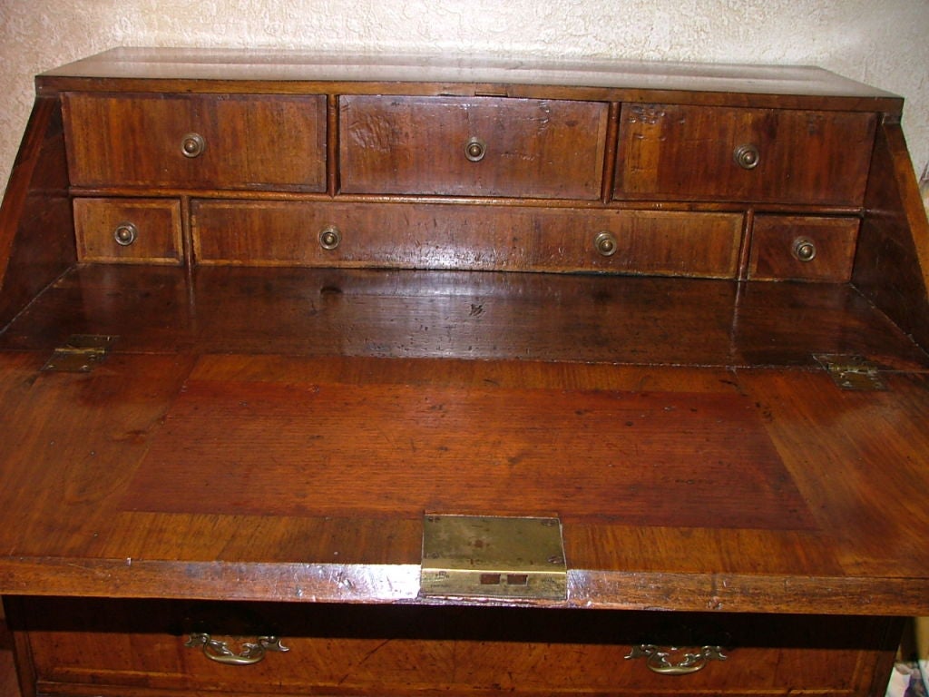 Early 18th Century English Slant Front Desk In Excellent Condition For Sale In Los Gatos, CA