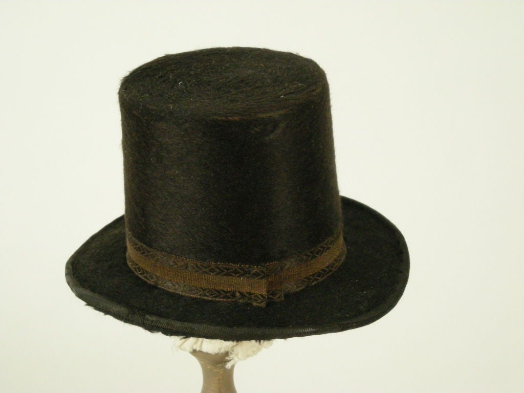 RARE 19TH CENTURY MINIATURE TOP HAT WITH WALLPAPER BOX 1