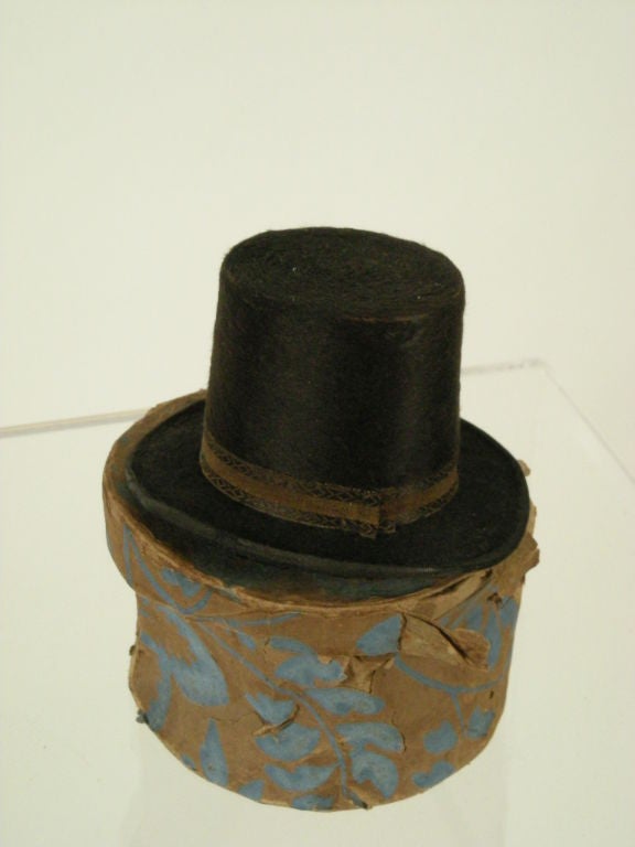 RARE 19TH CENTURY MINIATURE TOP HAT WITH WALLPAPER BOX 2