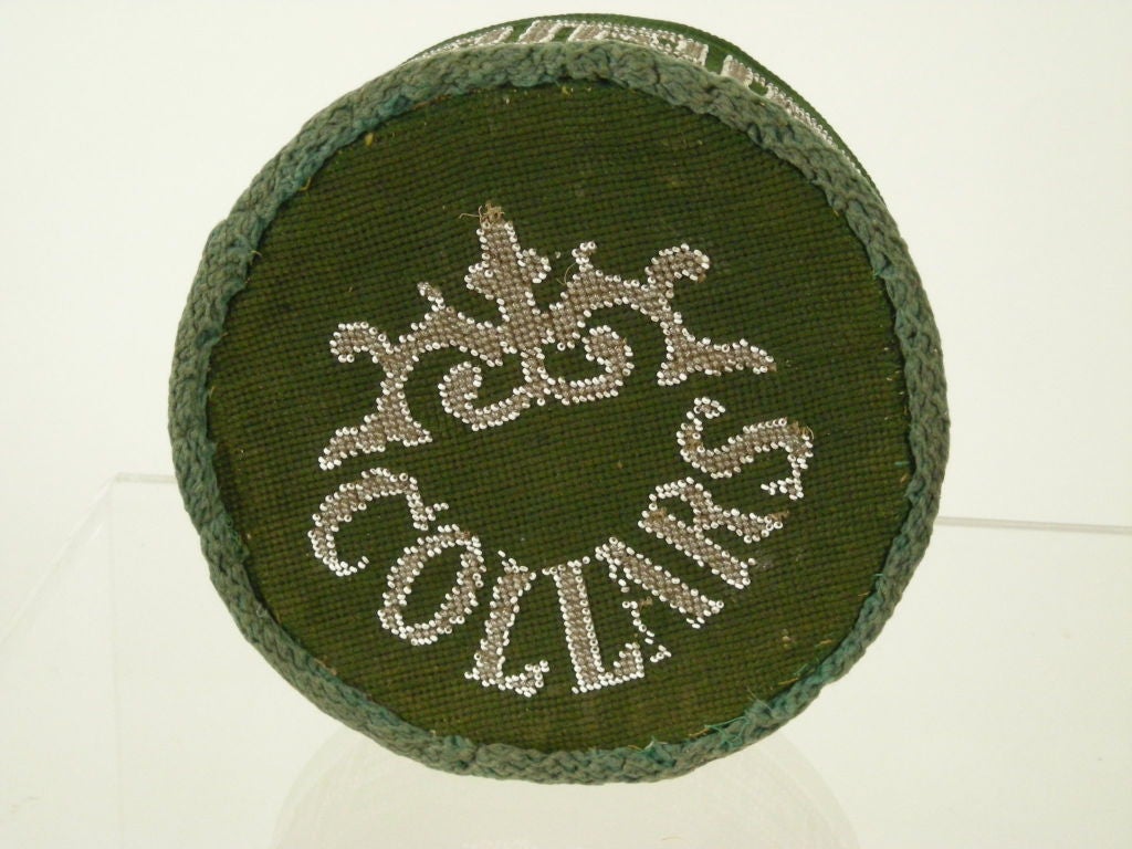 19TH CENTURY DECORATIVE EMERALD GREEN 'COLLARS' BOX