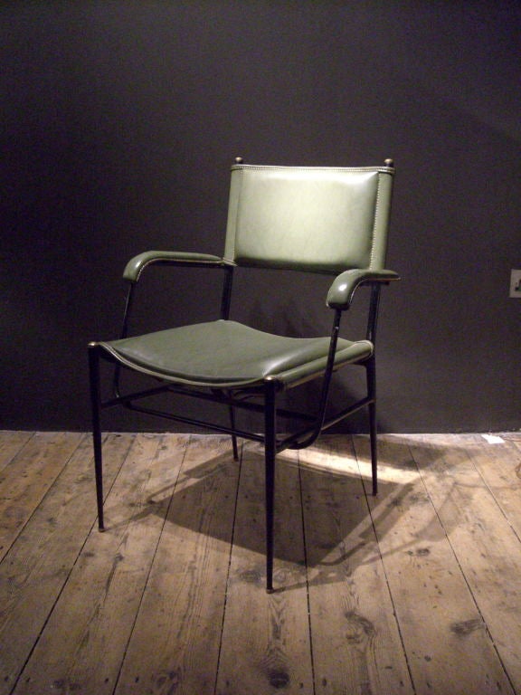 A single of green skaai chairs<br />
Jacques Adnet