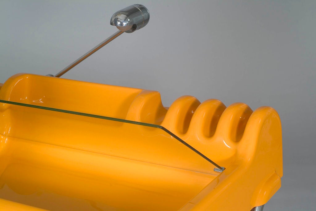 `Oryx` Desk in moulded plastic, glass & chrome designed by Vittorio Parigi & Nani Prina for manufacturer Molteni & Company