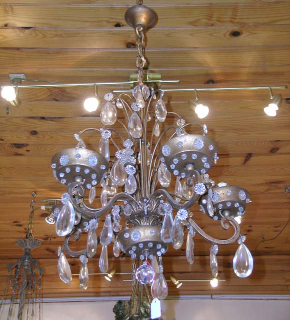 Small ceiling light in the style of Baguès with a gilt iron frame, six branches ending in glass bead and daisy cups with two lights, same center bottom cup with lights