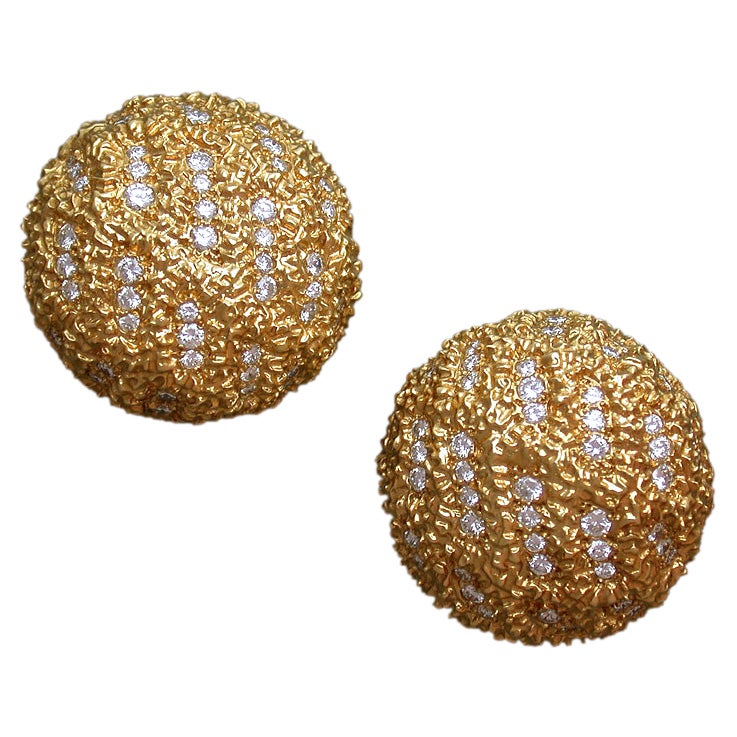 VAN CLEEF 
ARPELS Gold and Diamond Button Earclips