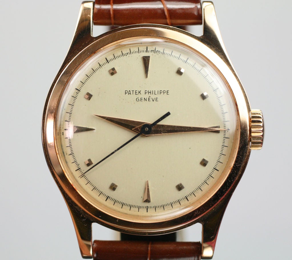 A beautiful example of a vintage Patek Philippe Calatrava in 18K rose Gold, this ref.2508 has a silvered dial with pink gold dauphine hands, applied square pyramidal markers and a blue steel sweep second hand. The manual wind movement is a Cal 27