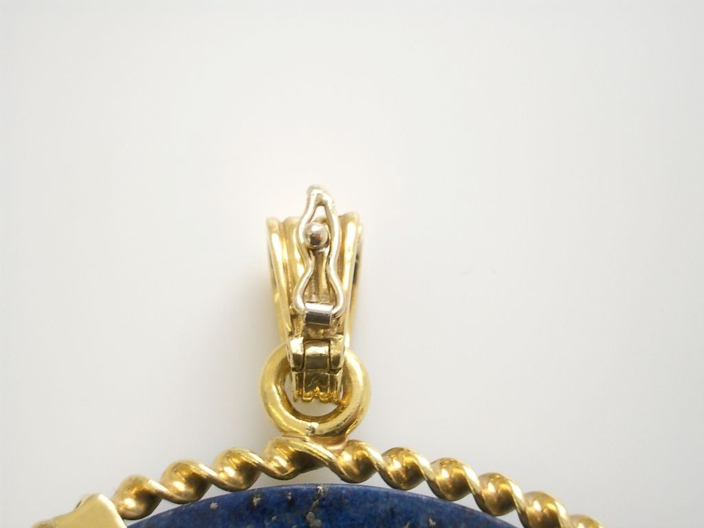 Fische-Anhänger aus Gold und Lapislazuli 1