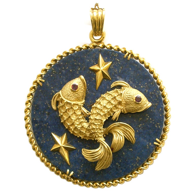 Fische-Anhänger aus Gold und Lapislazuli
