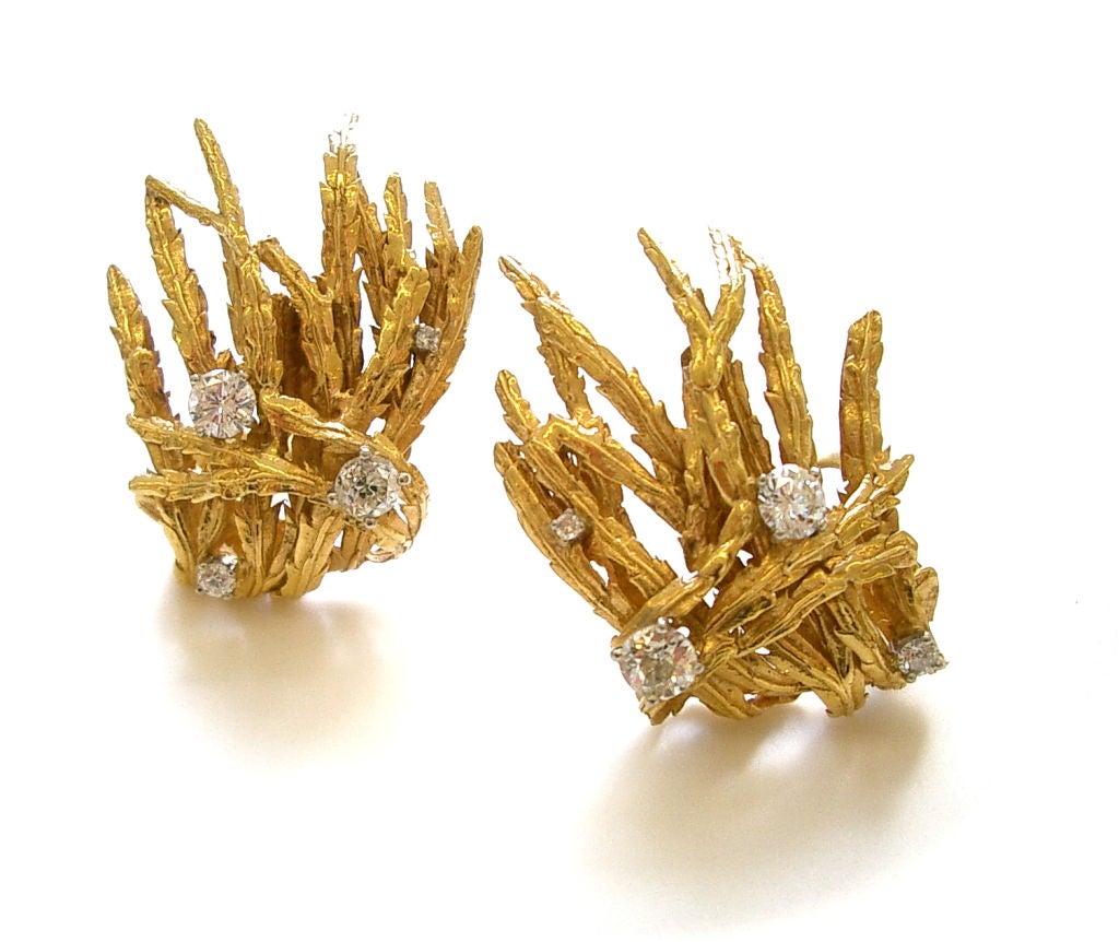 MARIANNE OSTIER Broche/ clips d'oreilles en or, émeraudes et diamants  Pour femmes en vente