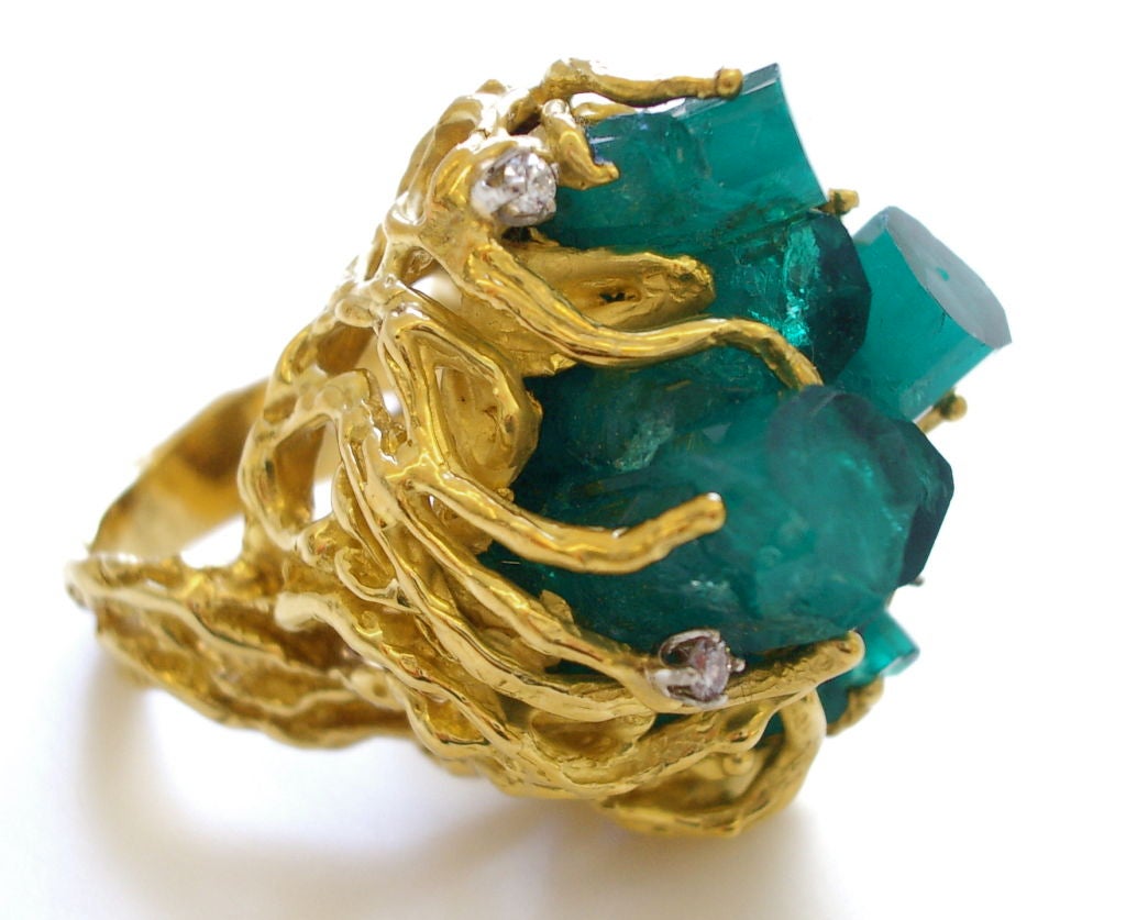 A substantial 18k yellow gold and emerald crystal ring. The free-formed   gold 