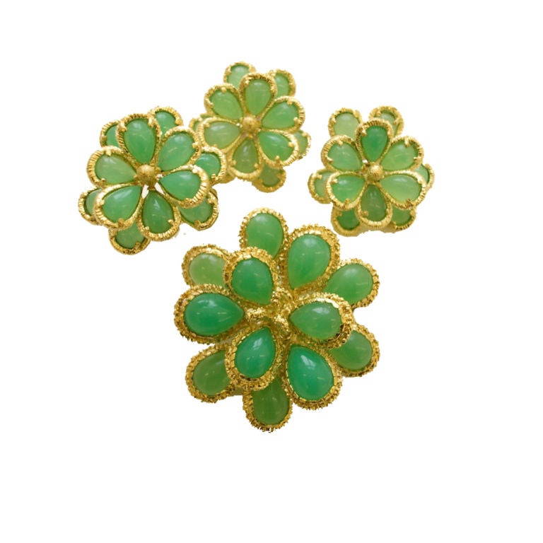 A Gold and Chrysoprase Brooch, Ring and Ear-clips, circa 1960