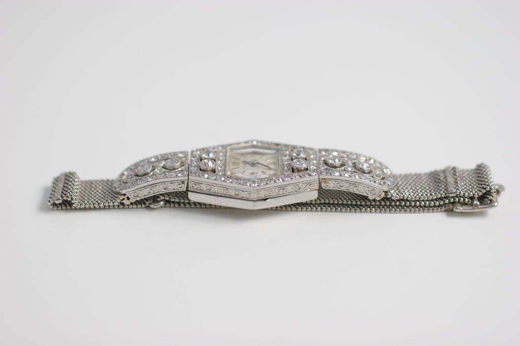 An Art Deco diamond watch, appox. 2.5 cts, with a mesh band. <br />
<br />
Dial: Tunler<br />
Movement: Swiss with 17 Jewels