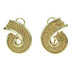 A pair of 18kt gold scroll earclips, by Ichihashi
