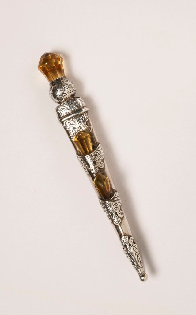 The silver engraving of this scottish brooch is  rich and beautiful and makes this dirk stand as one of our favorite Scottish brooches. Most victorian scottish jewelry emphasizes the agate stones. This dirk puts emphasis on the fine old silver