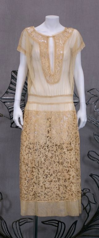 Exceptional French 1920s Cotton Tulle and Needle Lace Dress. 4