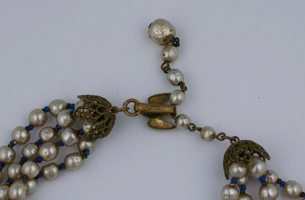 Miriam Haskell Mehrreihige Halskette aus Perlen und blauem Glas im Angebot 1