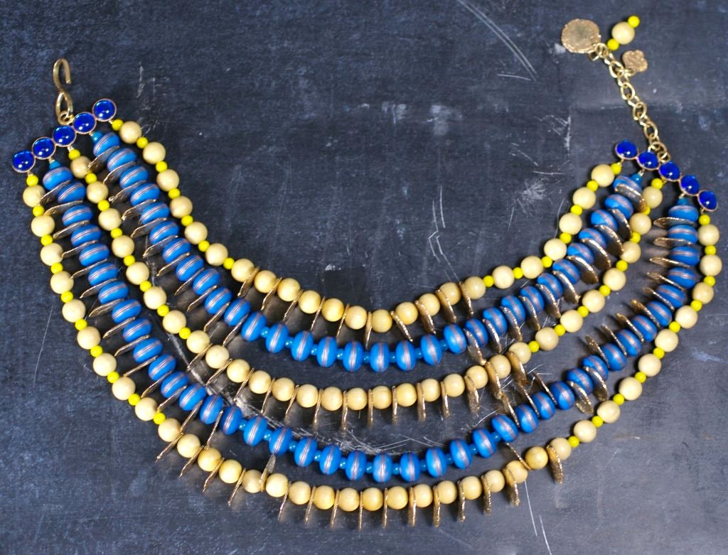 Collana YSL con monete d'oro e perline di Wood in stile africano In condizioni ottime in vendita a New York, NY