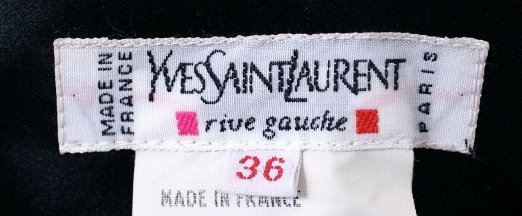 Yves Saint Laurent - Robe africaine perlée non portée en vente 4