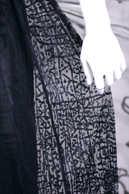 Yves Saint Laurent Ungetragenes perlenbesetztes afrikanisches Kleid im Angebot 1