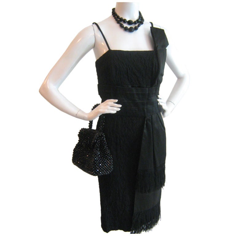 Lowi & Co - Robe noire avec écharpe détaillée