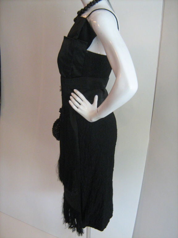 Noir Lowi & Co - Robe noire avec écharpe détaillée en vente